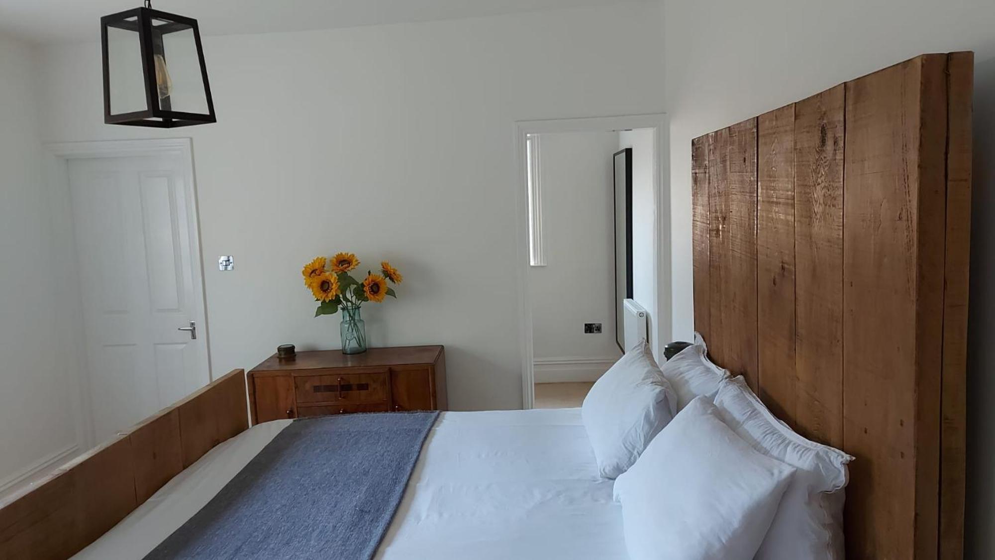 Superking Size Centre En-suite + Parking Homestay Preston (Lancashire)