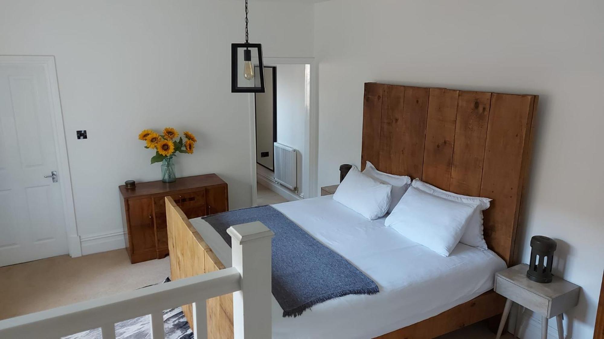 Superking Size Centre En-suite + Parking Homestay *